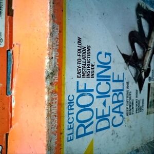 Electric roof de-icing cable